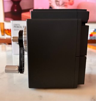 Affilatore per matite in stile fotocamera vintage