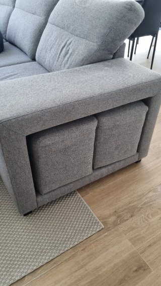 Sofá chaise longue cama con arcón + 2 puffs