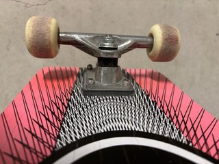 Tabla de Skate QXME Diseño Rosa