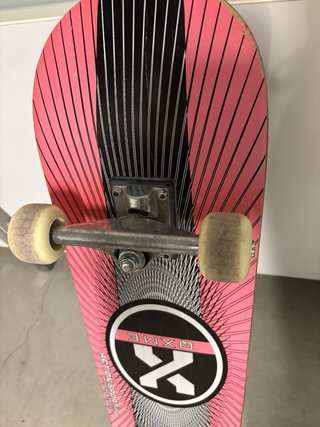 Tabla de Skate QXME Diseño Rosa