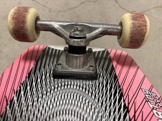 Tabla de Skate QXME Diseño Rosa