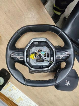 Volante Peugeot con airbag