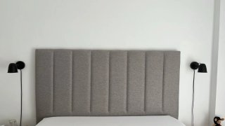 Cama tapizada gris estilo canapé de 150x200 cm