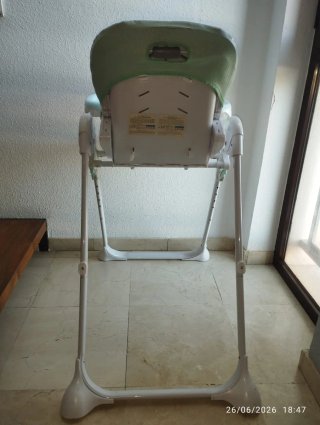 Trona bebé en bastante buen estado.