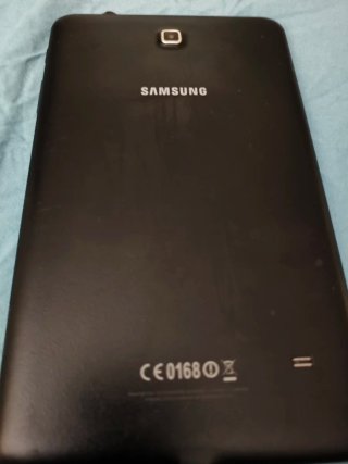 Tablet Samsung Galaxy Tab 4 Negra + Cargador