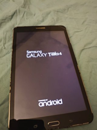 Tablet Samsung Galaxy Tab 4 Negra + Cargador