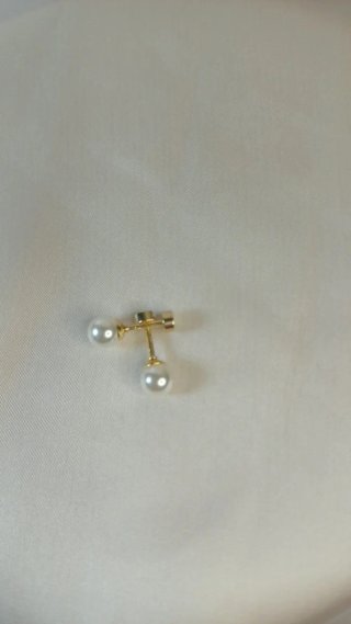 Pendientes perla dorados pequeños