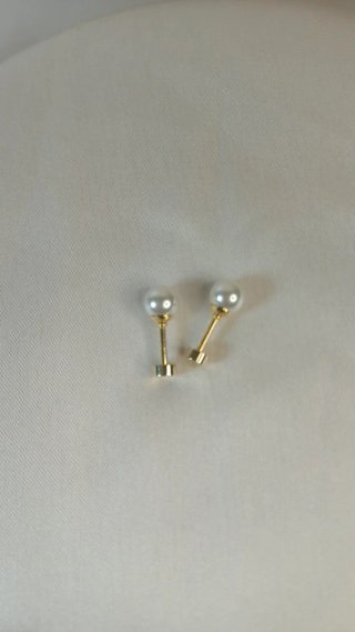 Pendientes perla dorados pequeños