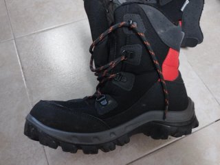 Botas montaña Quechua número 35