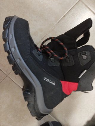 Botas montaña Quechua número 35