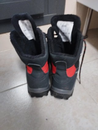 Botas montaña Quechua número 35
