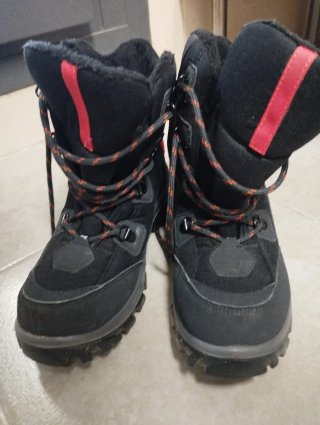 Botas montaña Quechua número 35