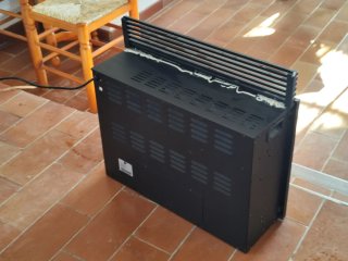Chimenea eléctrica ,con aire caliente y troncos.