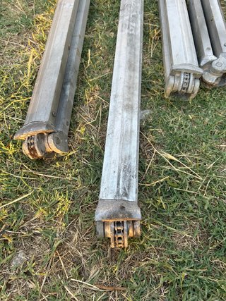 Toldo de tela y metal
