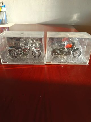 Dos motos a escala 1:24 Harley Davison nuevas