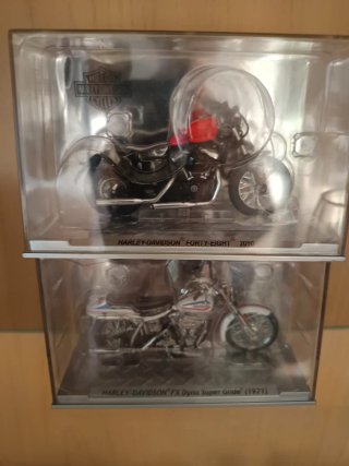Dos motos a escala 1:24 Harley Davison nuevas