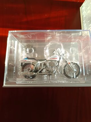 Dos motos a escala 1:24 Harley Davison nuevas