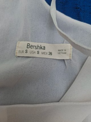 Blusa T S. Medidas en descripción