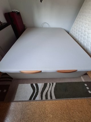 Canapé y colchón, nuevos ,venta por mudanza .