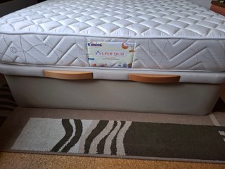 Canapé y colchón, nuevos ,venta por mudanza .