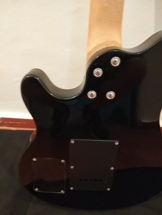 Guitarra estilo Music Man Axis Super Sport
