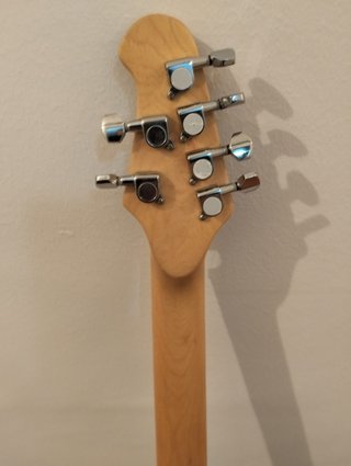Guitarra estilo Music Man Axis Super Sport