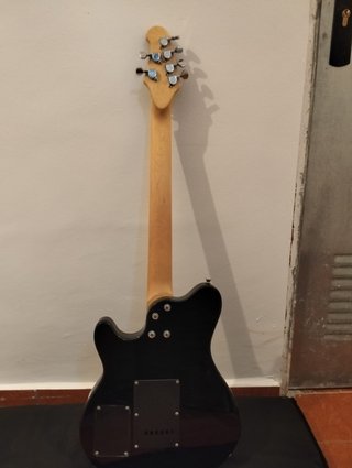 Guitarra estilo Music Man Axis Super Sport