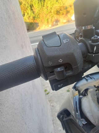 Amortiguador y mando luces Aprilia SR