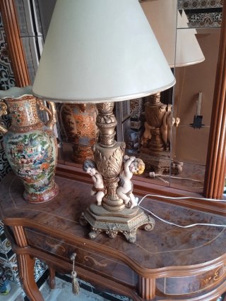 Lampara con figuras antiguas y elegantes