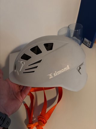 Casco escalada Simond.
