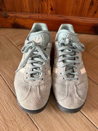 Zapatillas Adidas Gazelle Beige y Gris