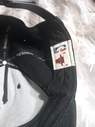 Berretto Mitchell & Ness Bulls nero