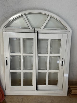Ventana de aluminio con arco