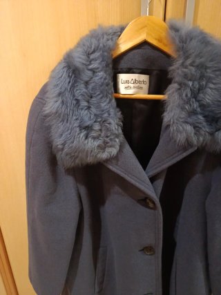 Chaqueton midi azul marino con pelo en el cuello