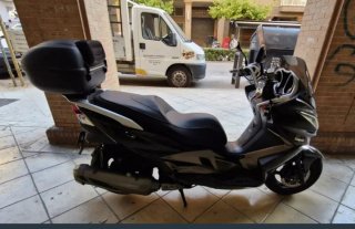 Kawasaki J300 Maxi Scooter Negra
