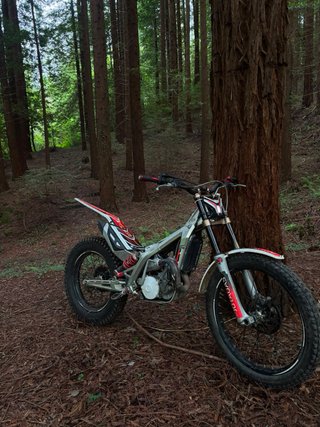Jotagas 300 Trial Roja y Blanca