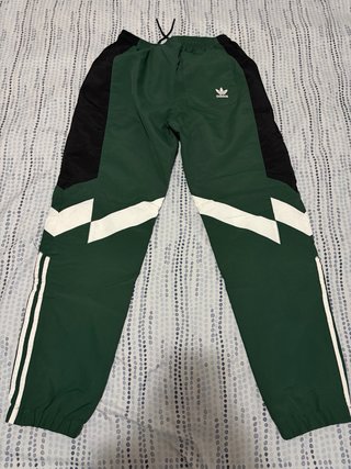 Pantalón chándal Adidas verde y blanco