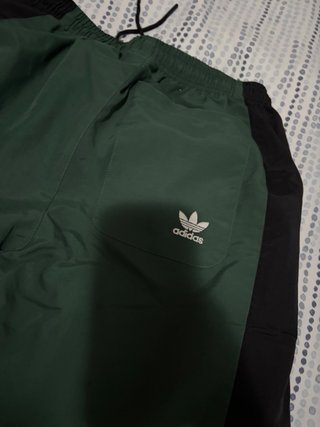 Pantalón chándal Adidas verde y blanco