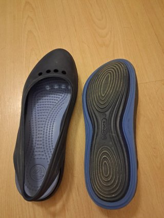Crocs talla 37 azul sin usar