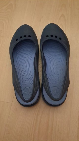 Crocs talla 37 azul sin usar