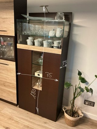Vitrina de madera y cristal