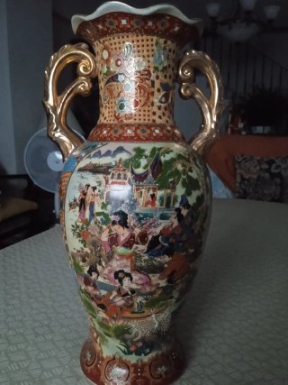 Jarrón Cerámica Pintado Relieve Escenas Orientales