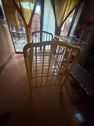 Cuna de madera para bebé
