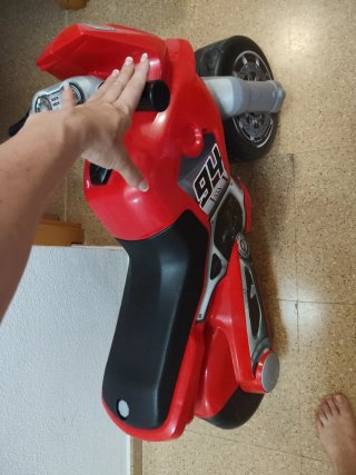 Moto de juguete para niño roja.