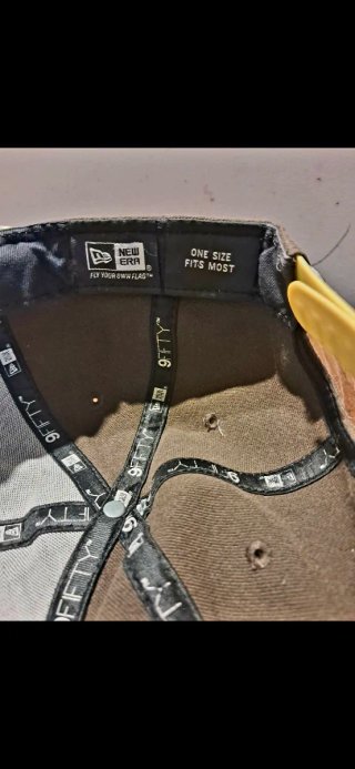 Cappellino DC Shoes New Era Marrone Giallo