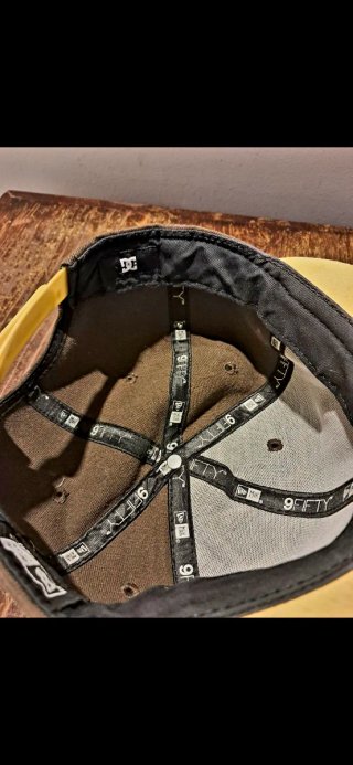 Cappellino DC Shoes New Era Marrone Giallo