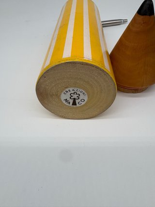 Portapenne design a forma di matita