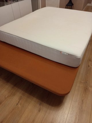 Colchón y base naranja