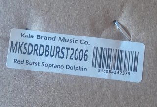Ukelele Makala Dolphin Soprano. Color rojo.