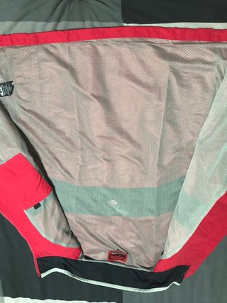 Chaleco deportivo Quiksilver rojo y negro